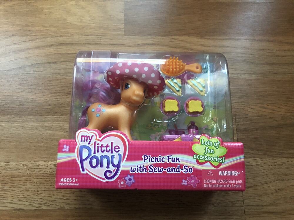 NIB My Little Pony Picnic Fun With Sew-and-So Playset Hasbro 2005 RARE!!!!